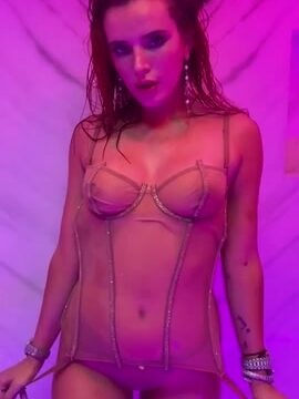 Bella Thorne – who man can resist this hot body???