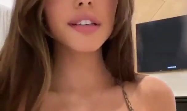 Madison Beer leaked video showing off her big boobs!!!