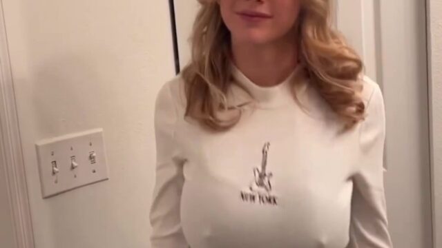 Zooe Moore leaked porn video teasing big breast!!!