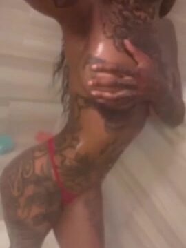 Enchanting / luvenchanting Onlyfans leaked nude bathing video