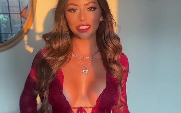 Nicole Jacky leaked video showing off her big breasts!!!