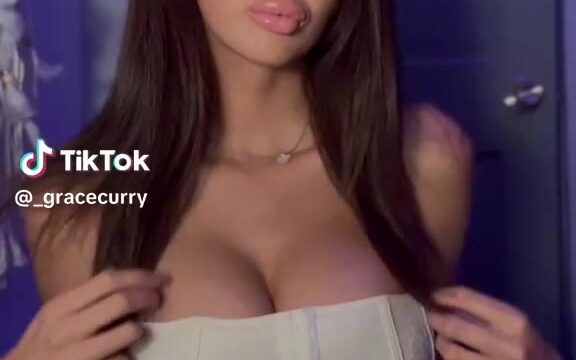 Gracxxe Onlyfans leaked video showing off her big breasts!!!