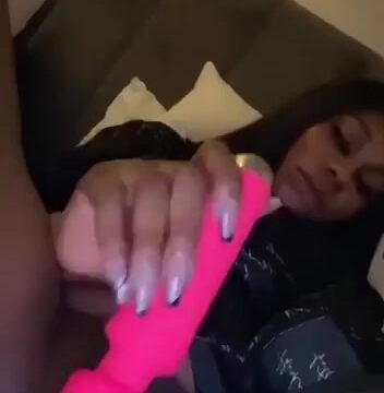 Sheila Thompson’s leaked nude masturbation video is viral!!!