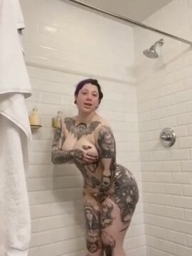 Ravengriim Onlyfans’ nude bathing video leaked!!!